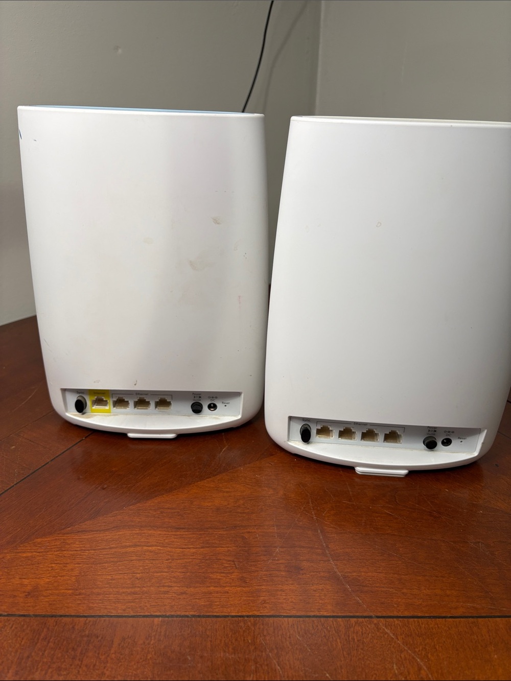 Orbi Mesh WiFi Router & Satellite Pair - RBS50v2 - Picture 3 of 5